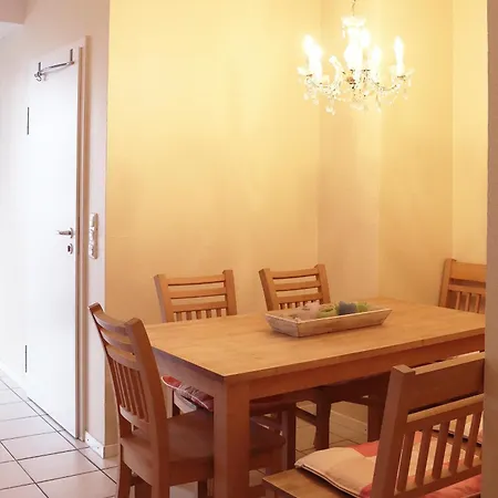 Meerblick Terrasse: Strandnahe Mit Parkplatz Apartment Sierksdorf