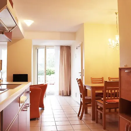 Meerblick Terrasse: Strandnahe Mit Parkplatz Apartment Sierksdorf